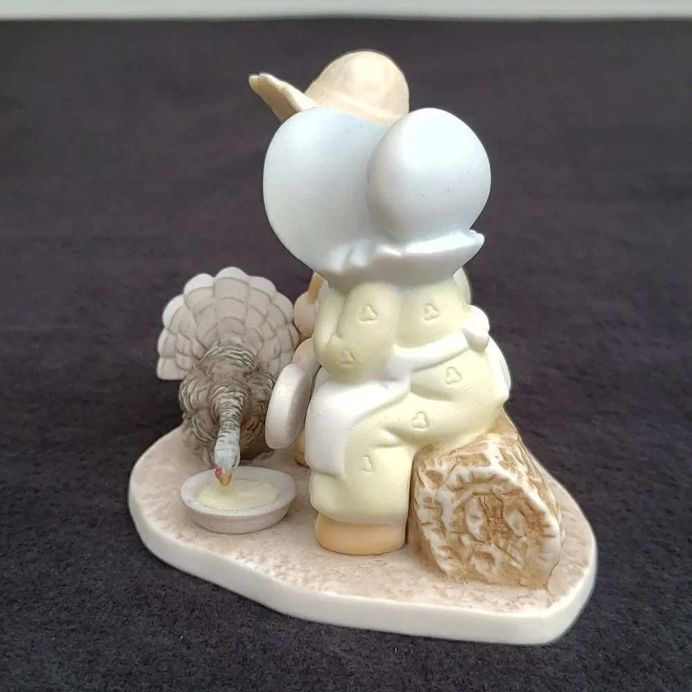 Vintage 1997 Circle of Friends by Masterpiece for Homco Porcelain Figurine #1117